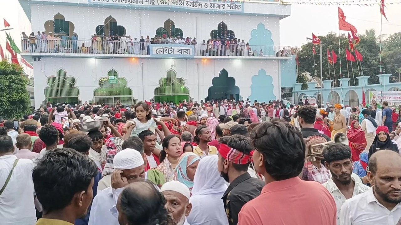 মতলব উত্তরের বদরপুরে পীর ও সাধক হযরত শাহ সুফি সোলায়মান (রহ.) এর মাজার। একে কেন্দ্র করেই প্রতিবছর চৈত্রের ১৭ তারিখে ওরশ ও লেংটার মেলার আয়োজন করা হয়।