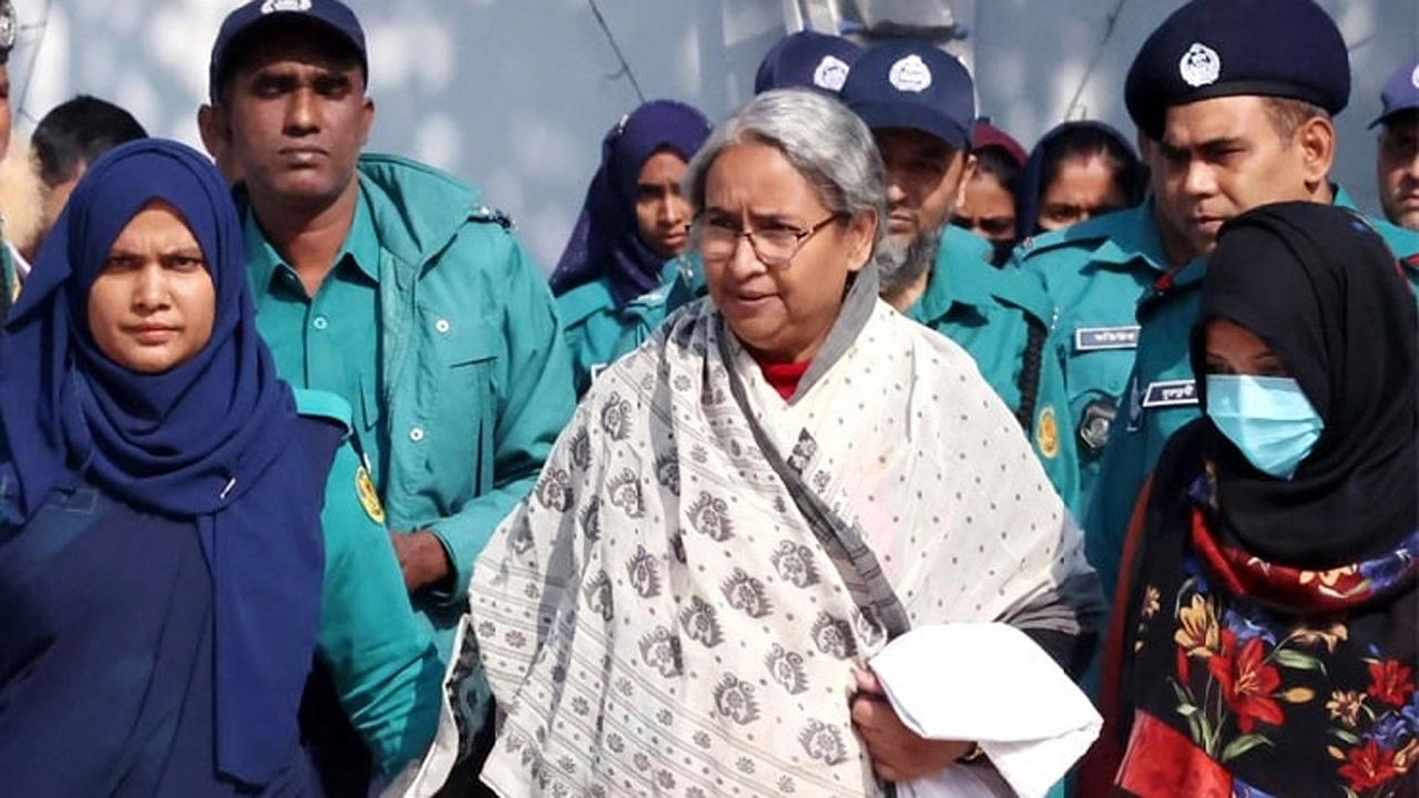 আদালতে সাবেক মন্ত্রী ডাঃ দীপু মনি