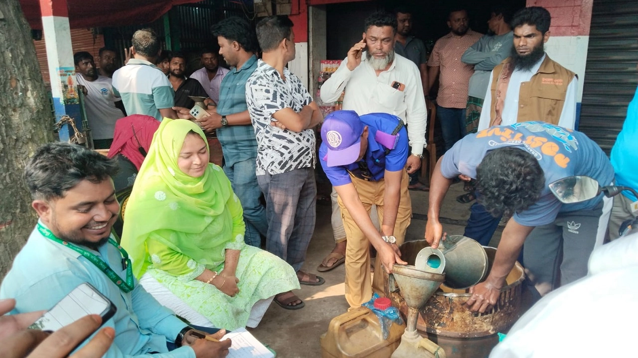 কৃষকদের মাঝে ন্যায্যমূল্যে বিক্রি