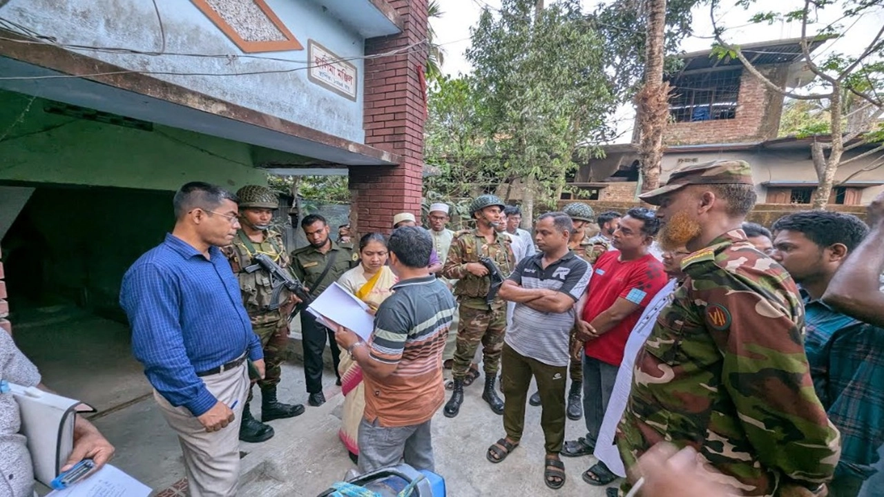 পিরোজপুরের মঠবাড়িয়ার দক্ষিণ বন্দরের হাসপাতাল রোডে অবস্থিত আমিরুল অয়েল সাপ্লায়ার্স নামে একটি ব্যবসা প্রতিষ্ঠানে সেনাবাহিনীর অভিযান