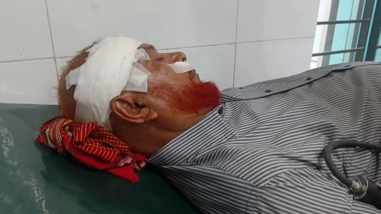 লেংটার মেলায় জুয়ার টাকা ভাগাভাগি নিয়ে সংঘর্ষে আহত মাজারের প্রধান খাদেম মতিউর রহমান লাল মিয়া চিকিৎসাধীন অবস্থায় স্বাস্থ্য কমপ্লেক্সে।