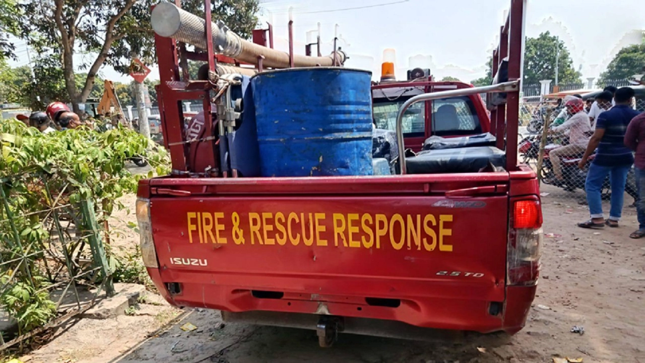 সরকারি গাড়ি ব্যবহার করে ব্যক্তিগত প্রয়োজনে তেল নেওয়ার চেষ্টা