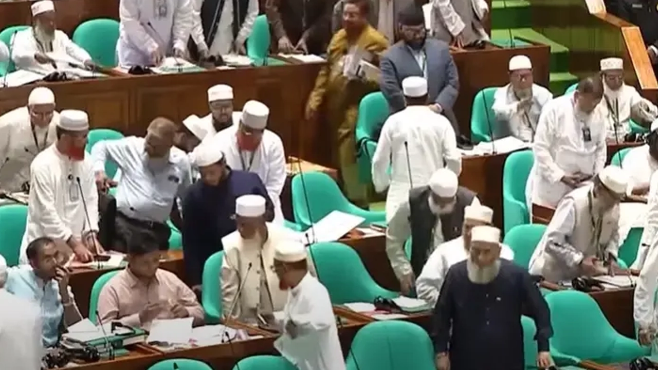 সংসদ থেকে বিরোধীদলের ওয়াকআউট ।। ছবি: সংগৃহীত