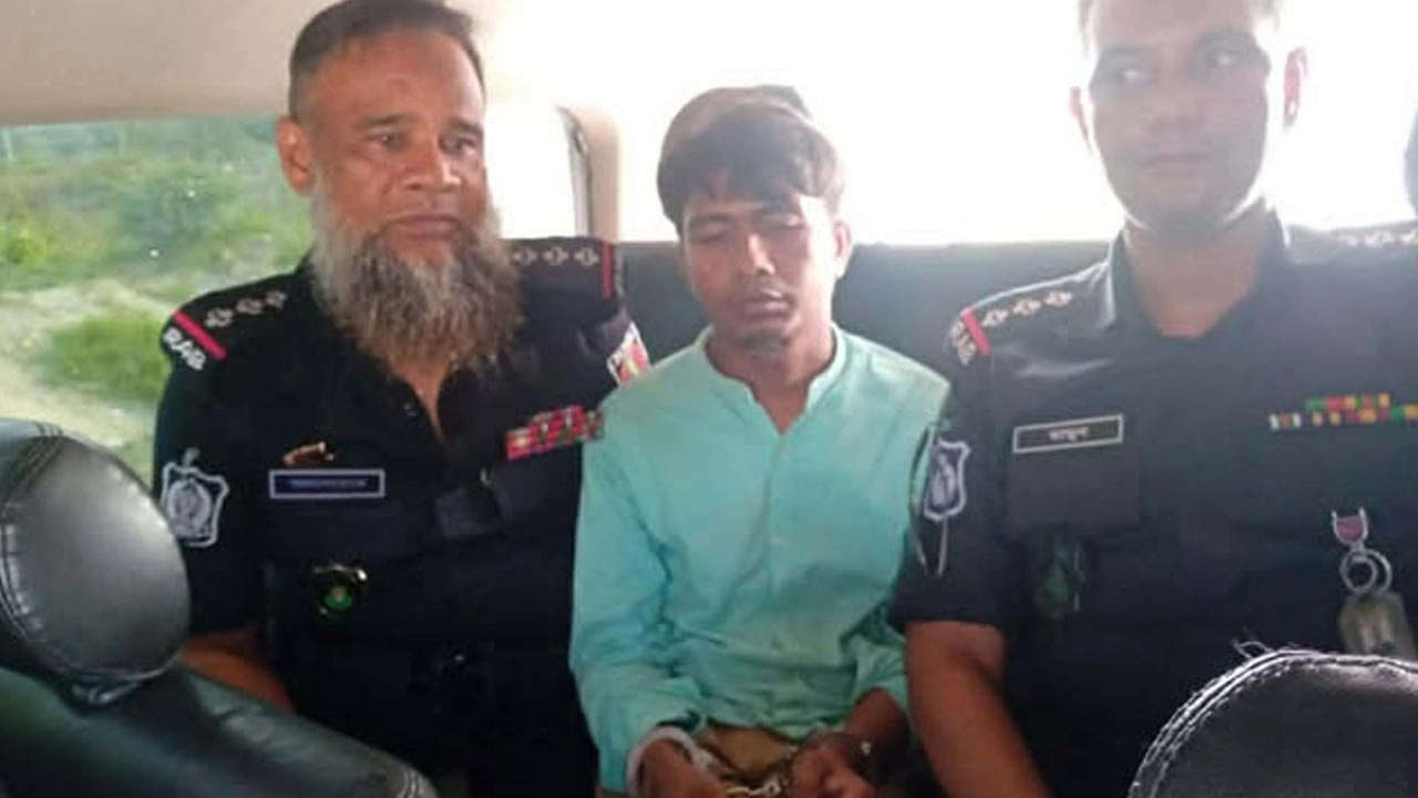 কারখানার মালিককে আটক করা হয়েছে।