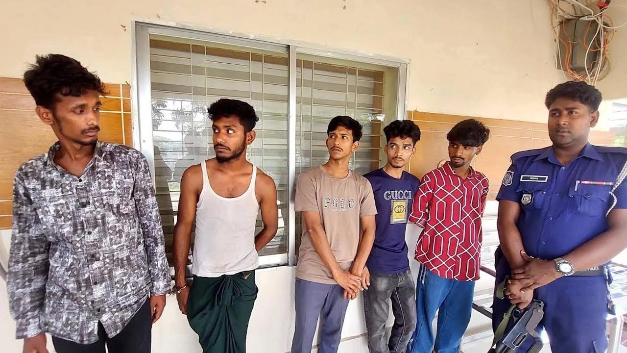 মাগুরার মহম্মদপুরে পুলিশের বিশেষ অভিযান চালিয়ে ৭ জনকে আটক করেছে।