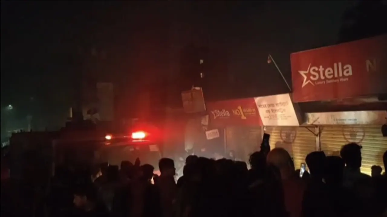 নারায়ণগঞ্জের সোনারগাঁয়ে আগুন নিয়ন্ত্রণে ফায়ার সার্ভিস