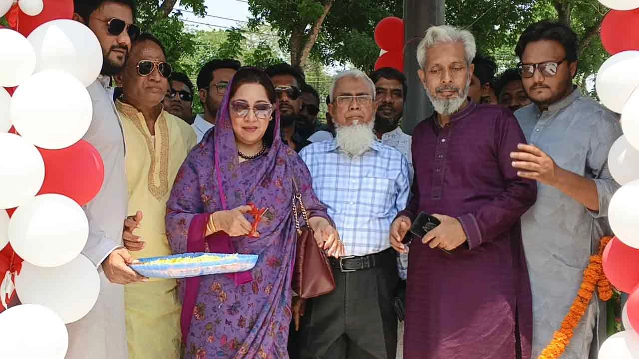 ফরিদপুরে মাসব্যাপী শিল্প ও বাণিজ্য মেলার আনুষ্ঠানিক উদ্বোধন