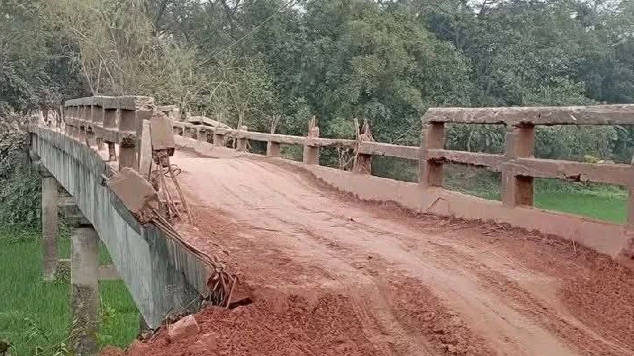 ময়মনসিংহের নান্দাইল উপজেলার সিংরইল ইউনিয়নের ভোরাঘাট সেতু