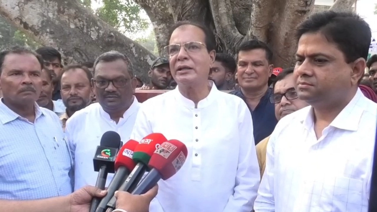 দুর্যোগ ব্যবস্থাপনা ও ত্রাণ মন্ত্রী আসাদুল হাবিব দুলু