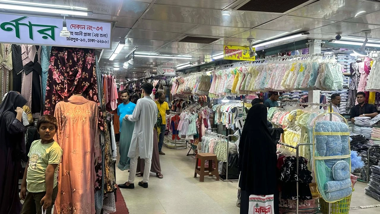 সরকারের সিদ্ধান্ত অমান্য করে রাজধানীতে চলছে শপিংমল, দোকান