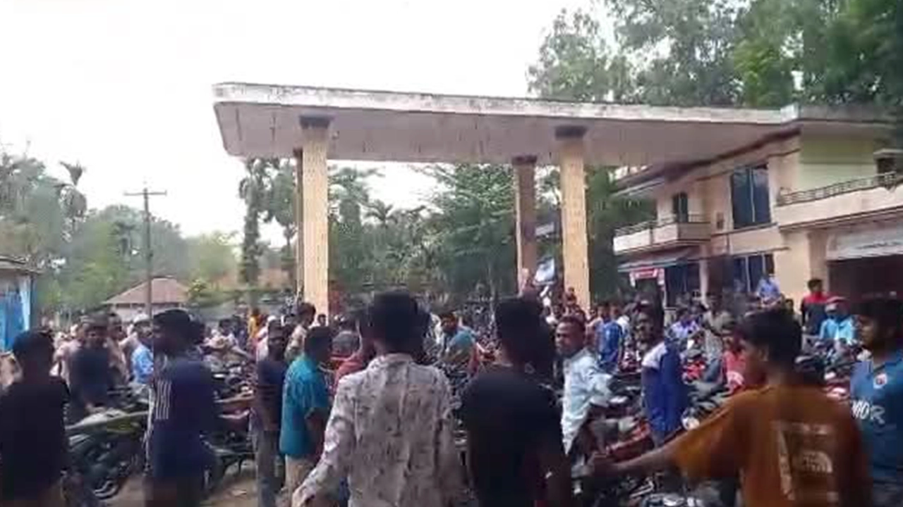 ভিডিও ধারণকালে পেট্রোল পাম্পে পুলিশ সদস্যের ওপর হামলা