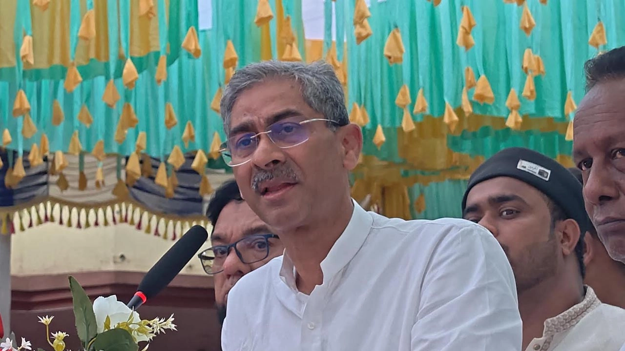 বক্তব্য রাখছেন পানিসম্পদ মন্ত্রী ও বিএনপির মহাসচিব শহীদ উদ্দীন চৌধুরী এ্যানি।