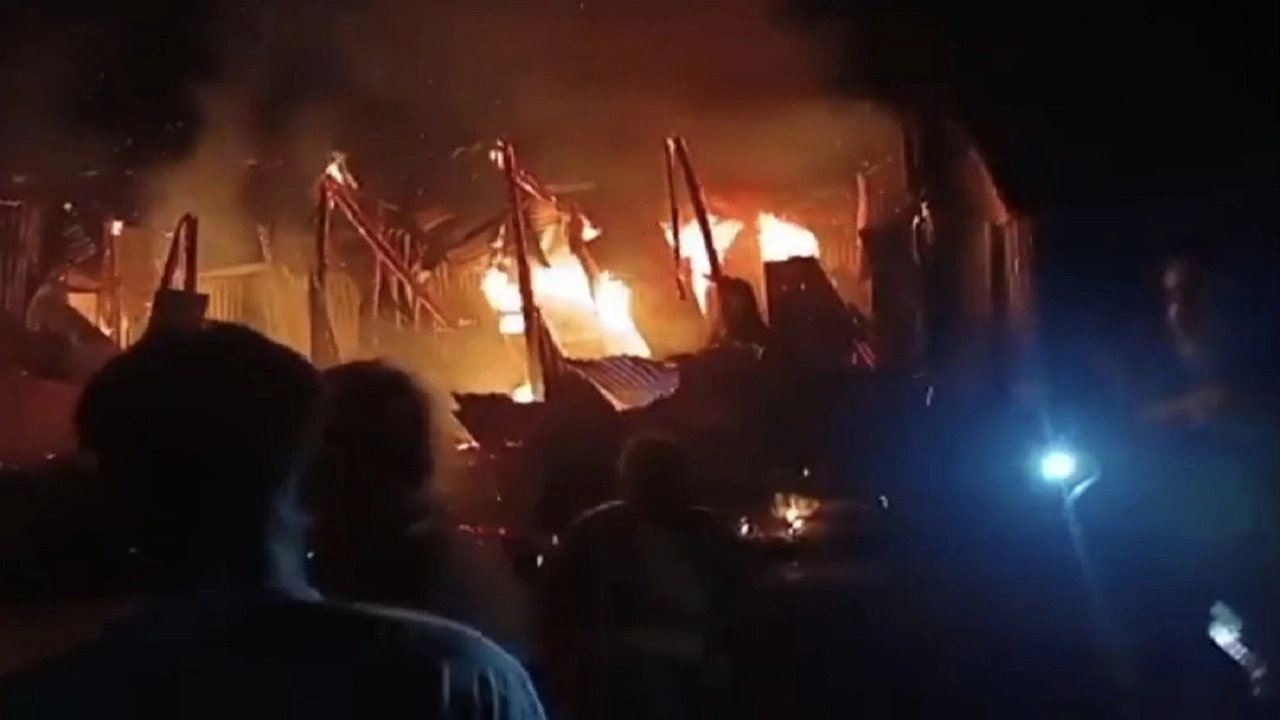 নবীনগরে অগ্নিকাণ্ডে দুটি বসতঘর পুড়ে ছাই, অর্ধ কোটি টাকার ক্ষয়ক্ষতি 