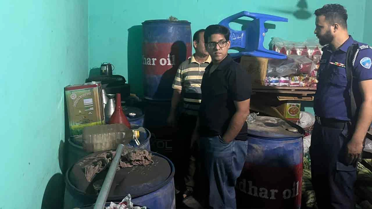 অভিযানে নেতৃত্ব দিচ্ছেন সহকারী পুলিশ সুপার(মতলব সার্কেল) জাবীর হুসনাইন সানীব। 