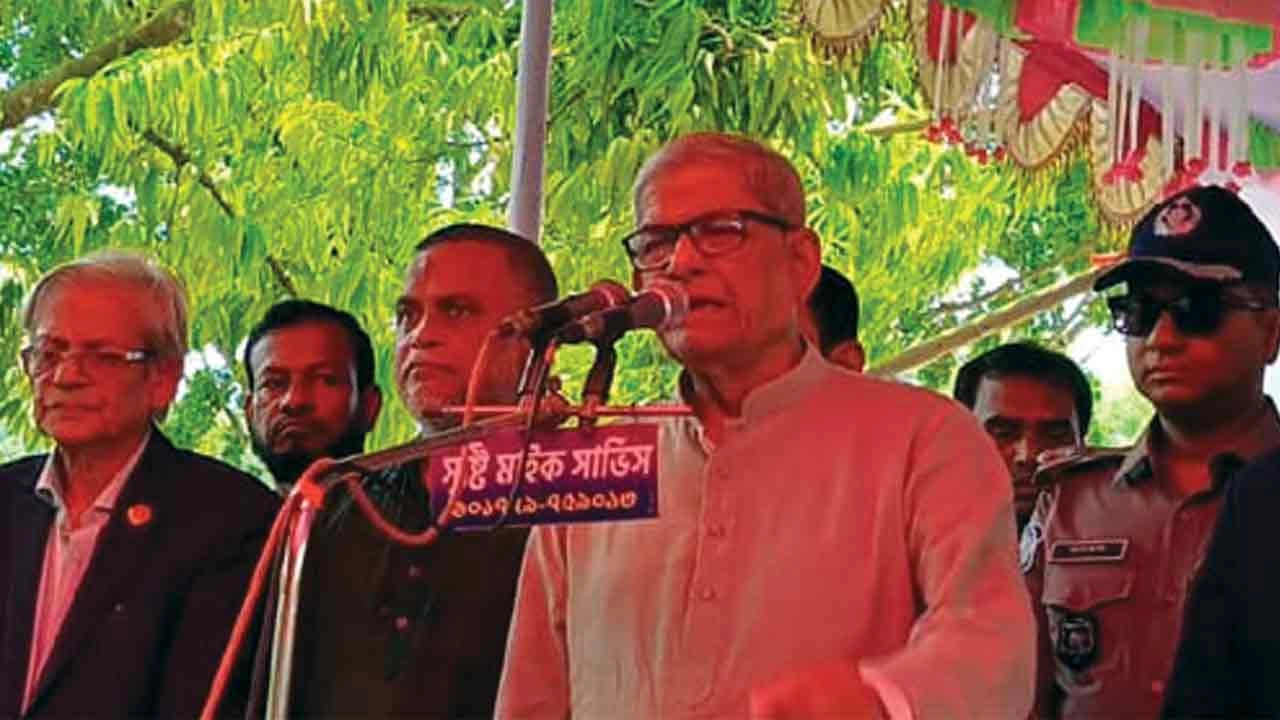 বক্তব্য রাখেন বিএনপির মহাসচিব মির্জা ফখরুল ইসলাম আলমগীর