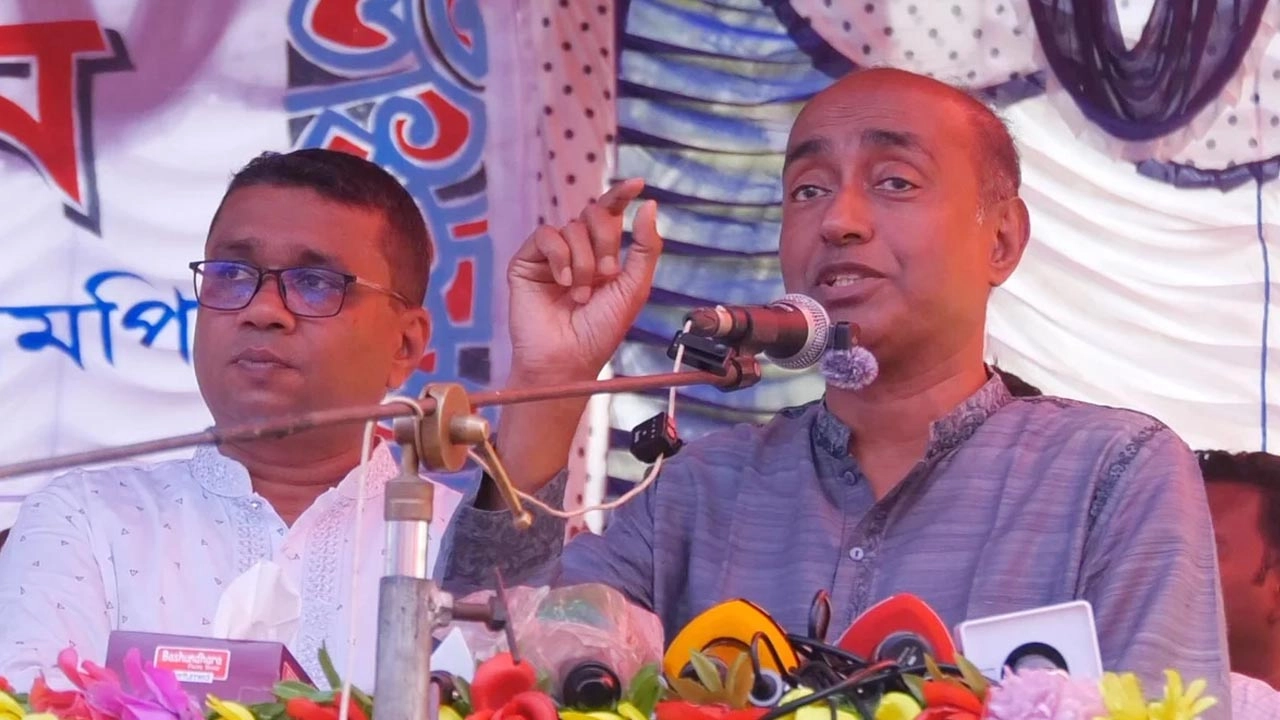 বক্তব্য দিচ্ছেন আইনমন্ত্রী অ্যাডভোকেট মো. আসাদুজ্জামান