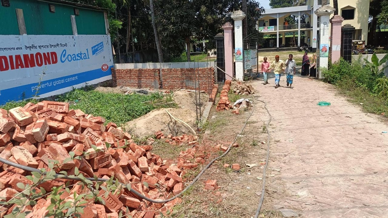 প্রশাসনের উদাসীনতায় সরকারি জমি দখল