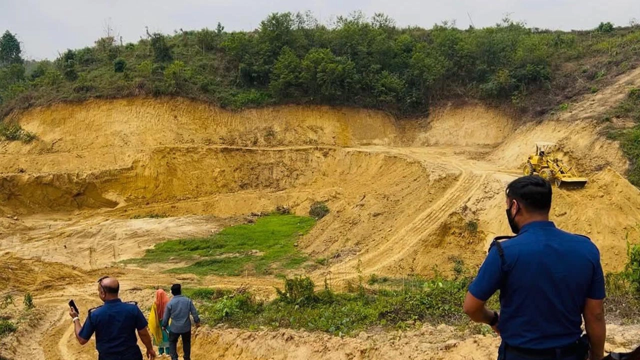 খাগড়াছড়িতে পাহাড় কাটায় প্রশাসনের অভিযান