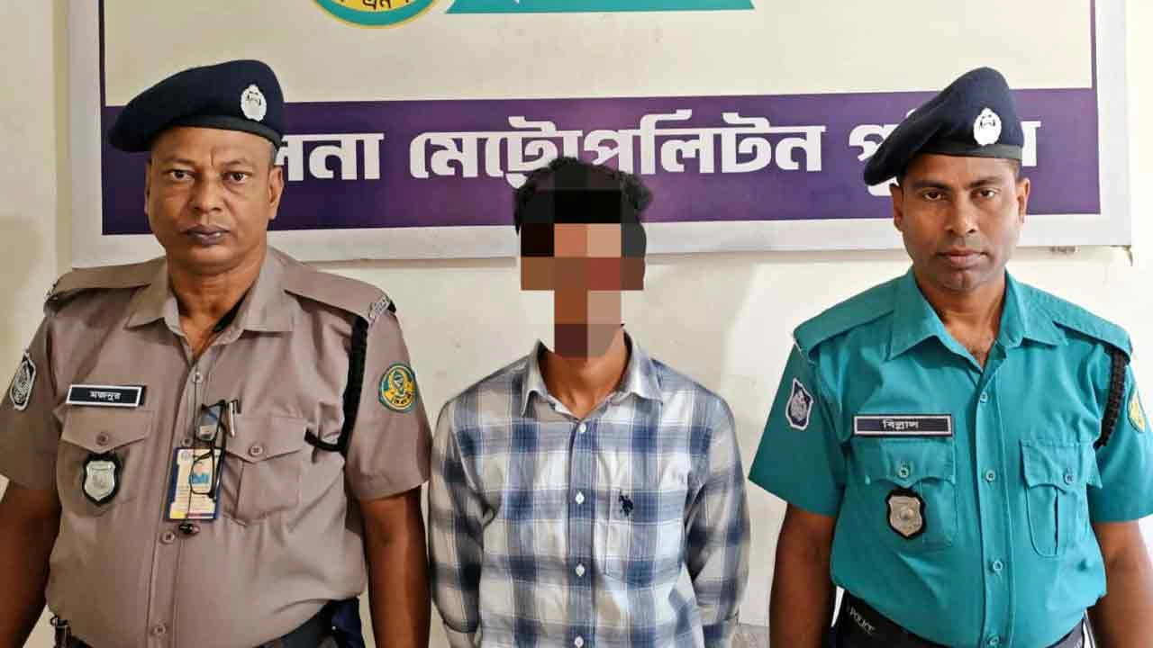 গ্রেফতারকৃত মো. আহাদ শেখ সৈকত