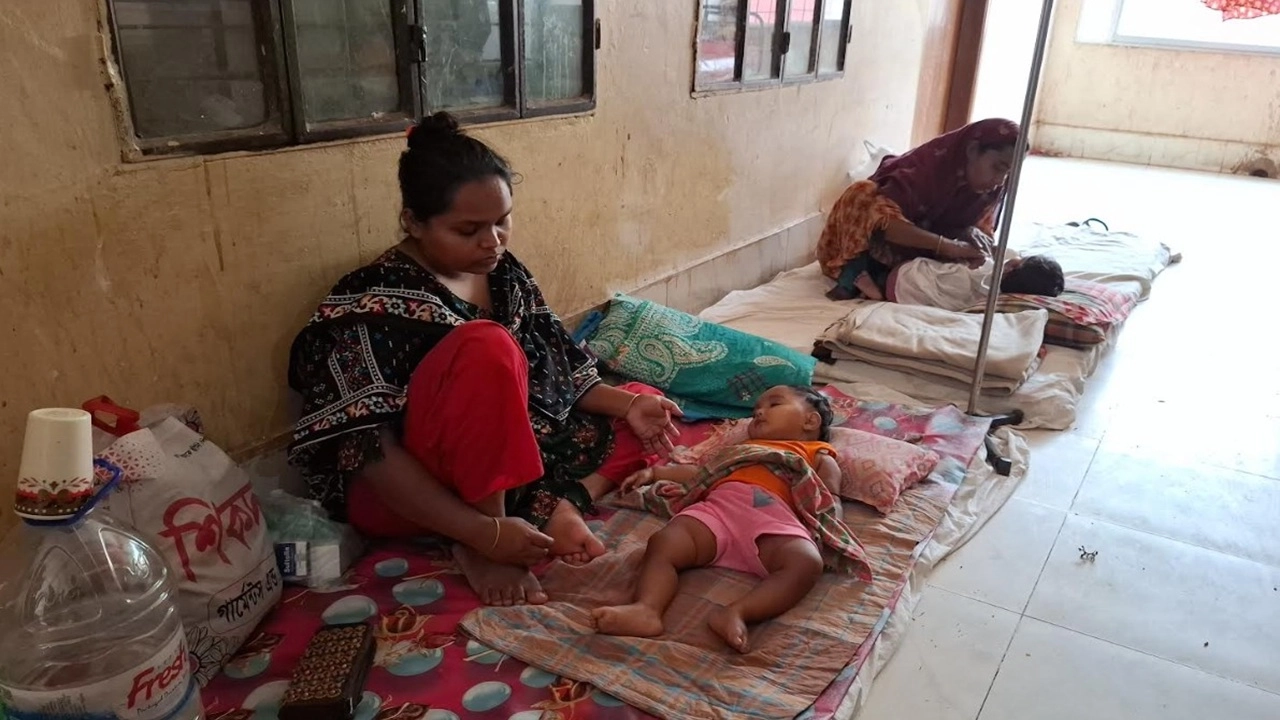 রাজবাড়ীতে হামের উপসর্গ নিয়ে রাজবাড়ী সদর হাসপাতালে ভর্তি রয়েছে ৮ জন শিশু।