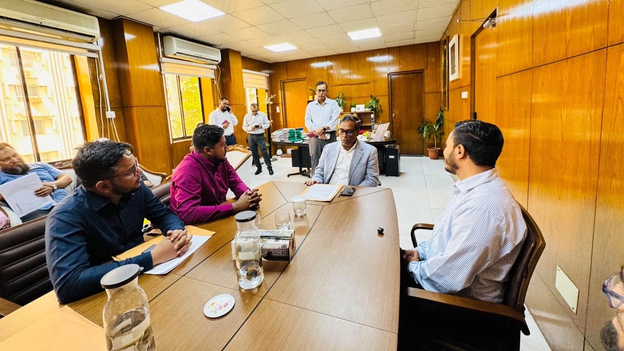 চক্ষু সেবার উন্নয়নে স্বাস্থ্য প্রতিমন্ত্রীর সঙ্গে অপটোমেট্রিস্টদের সৌজন্য সাক্ষাৎ