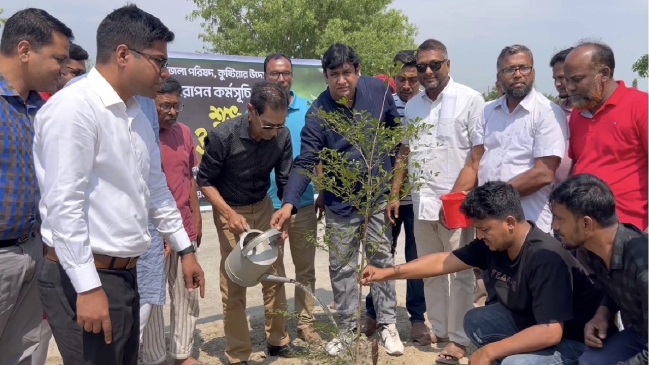 কুষ্টিয়ায় ২৫ হাজার বৃক্ষরোপণ কর্মসূচির উদ্বোধন