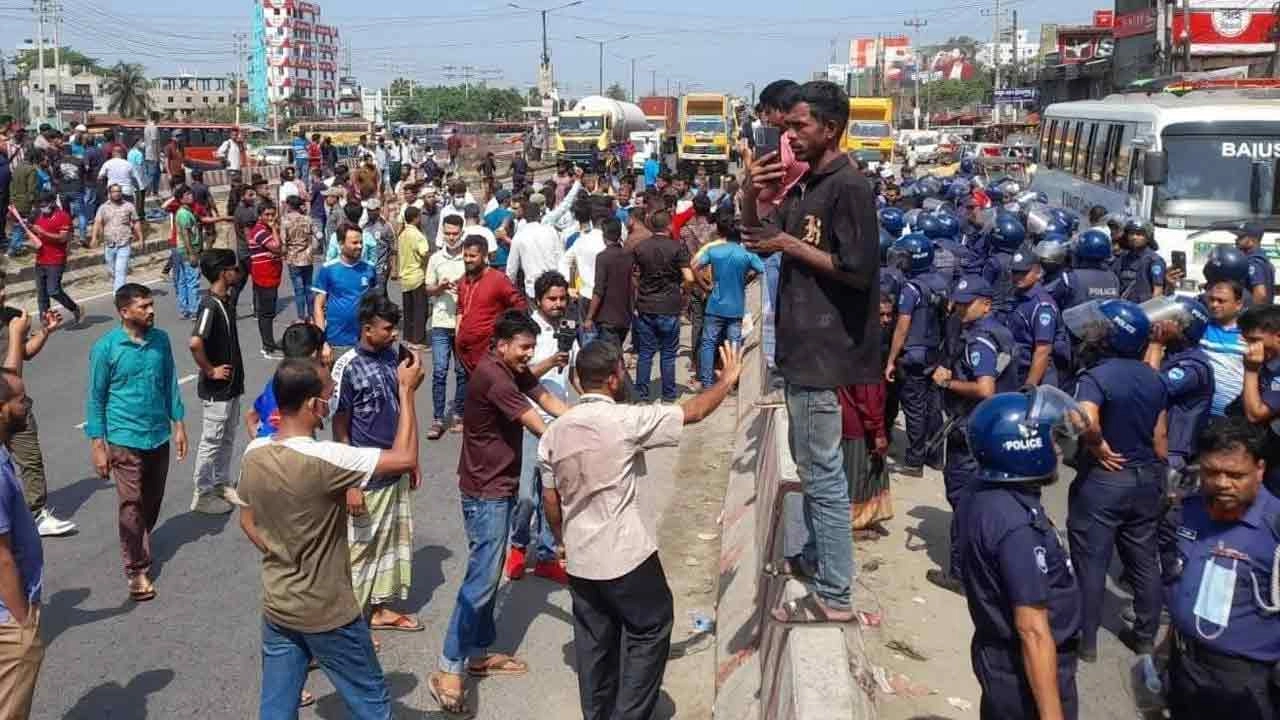 সড়কে শ্রমিকদের অবস্থান