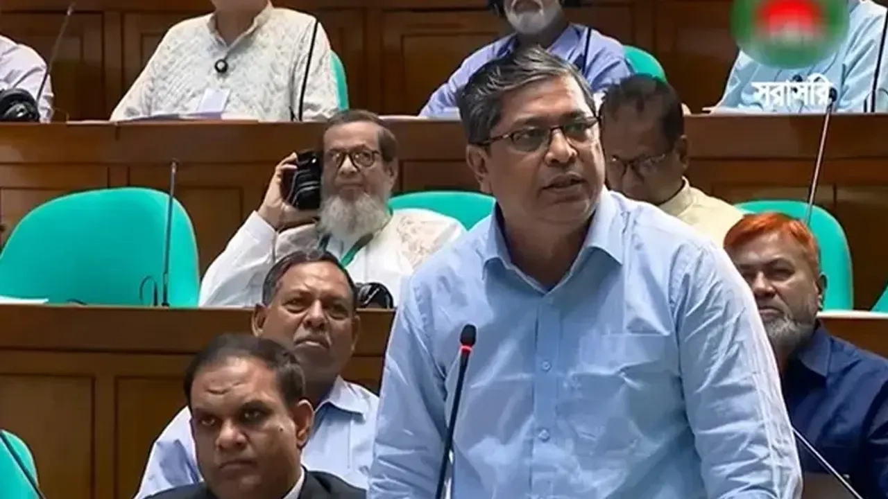 জাতীয় সংসদে বক্তব্যদানকালে স্থানীয় সরকার, পল্লী উন্নয়ন ও সমবায় প্রতিমন্ত্রী মীর শাহে আলম