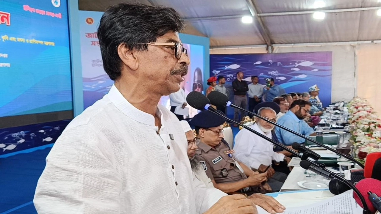 কৃষি এবং মৎস্য ও প্রাণীসম্পদ মন্ত্রী মোহাম্মদ আমিন উর রশিদ