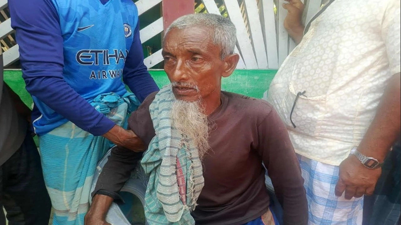 সাতক্ষীরা রেঞ্জের সুন্দরবনে কাঁকড়া ধরতে গিয়ে বনদস্যুদের গুলিতে আহত আতিয়ার রহমান