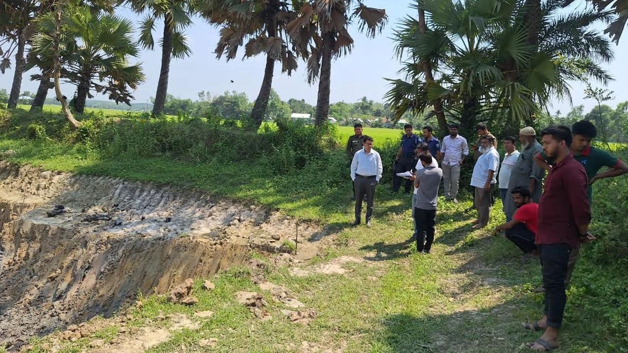 কসবায় অবৈধভাবে মাটি কাটার দায়ে ৫০ হাজার টাকা জরিমানা