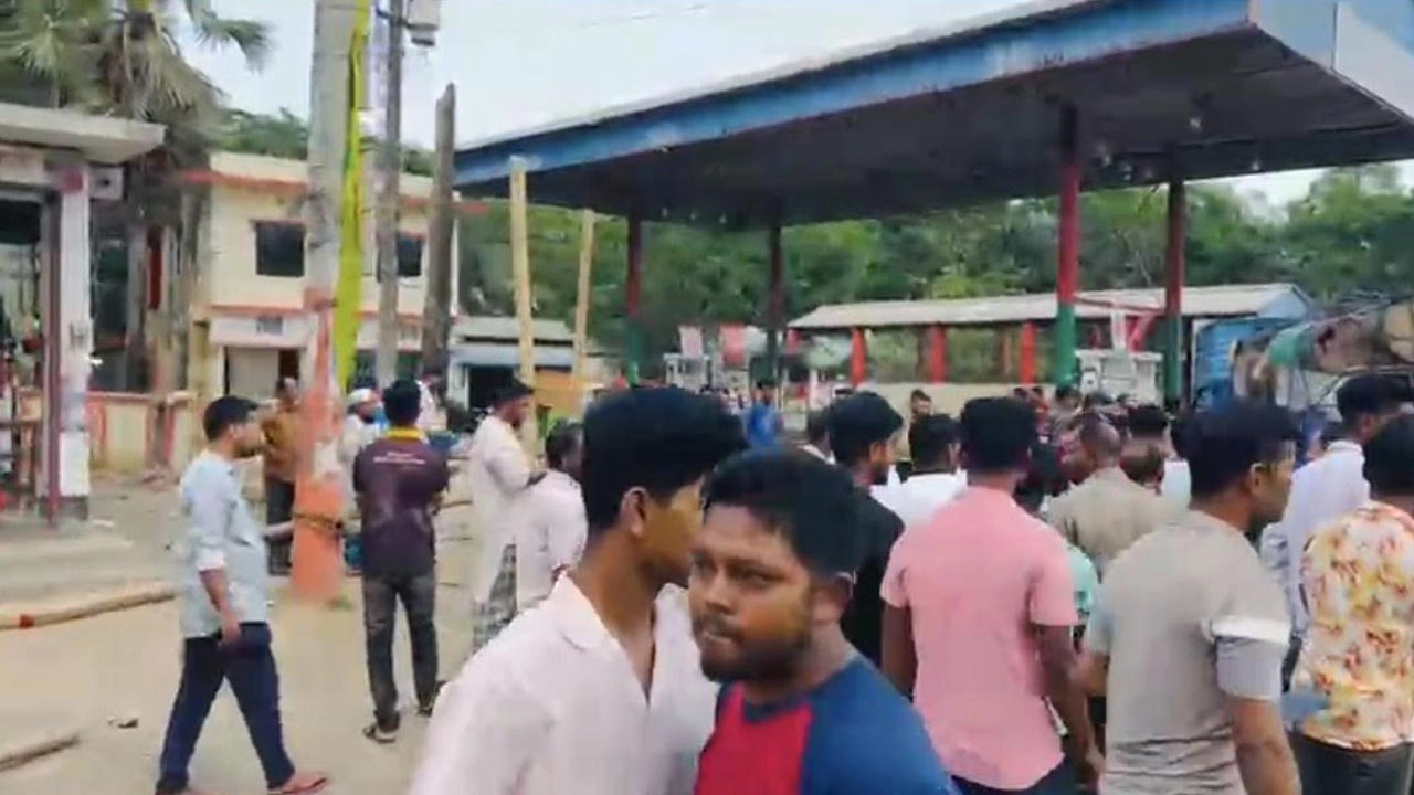 তেল না পেয়ে ফিলিং স্টেশনে হামলা-ভাঙচুর, আটক ২