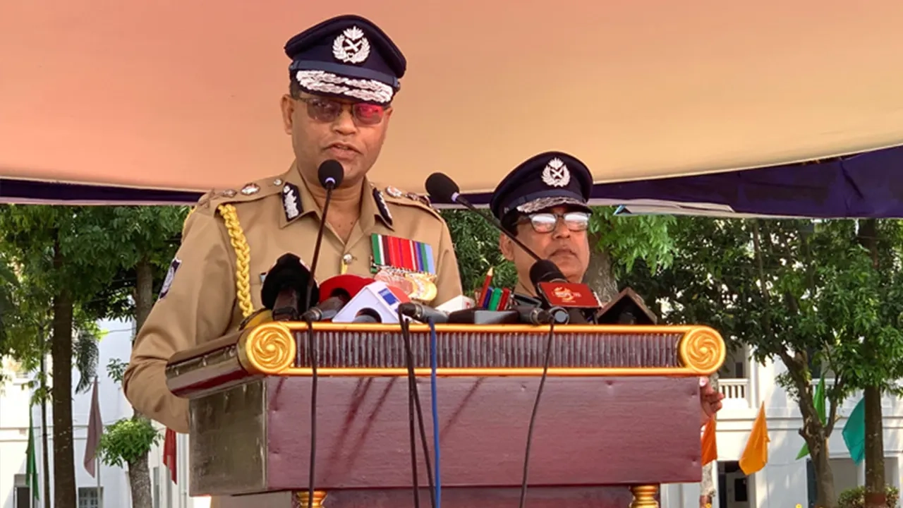 বাংলাদেশ পুলিশ একাডেমিতে শিক্ষানবিশ সাব-ইন্সপেক্টরদের (এসআই) মৌলিক প্রশিক্ষণ সমাপনী কুচকাওয়াজ অনুষ্ঠানে আইজিপি মো. আলী হোসেন ফকির