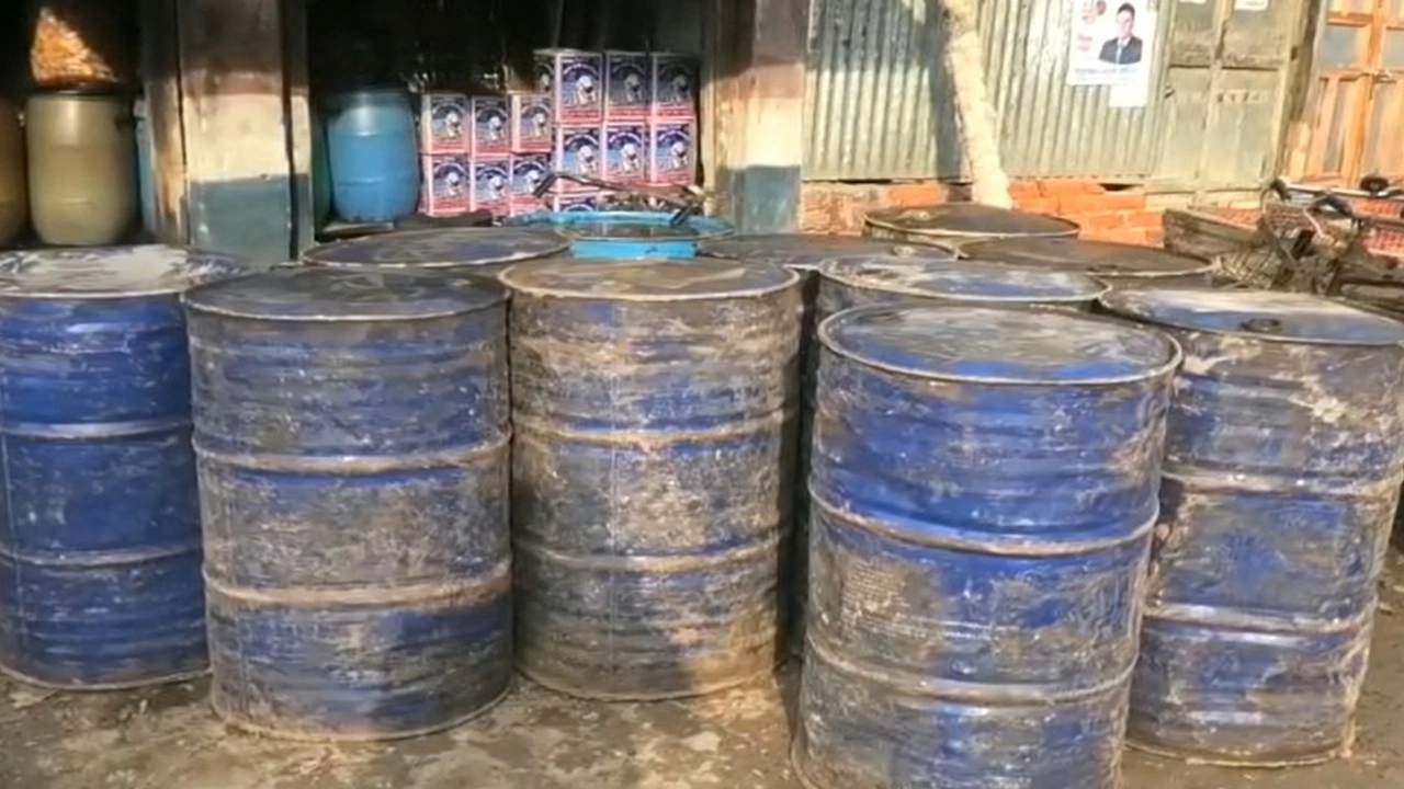 হাতিয়ায় ৩ হাজার লিটার জ্বালানি তেল জব্দ