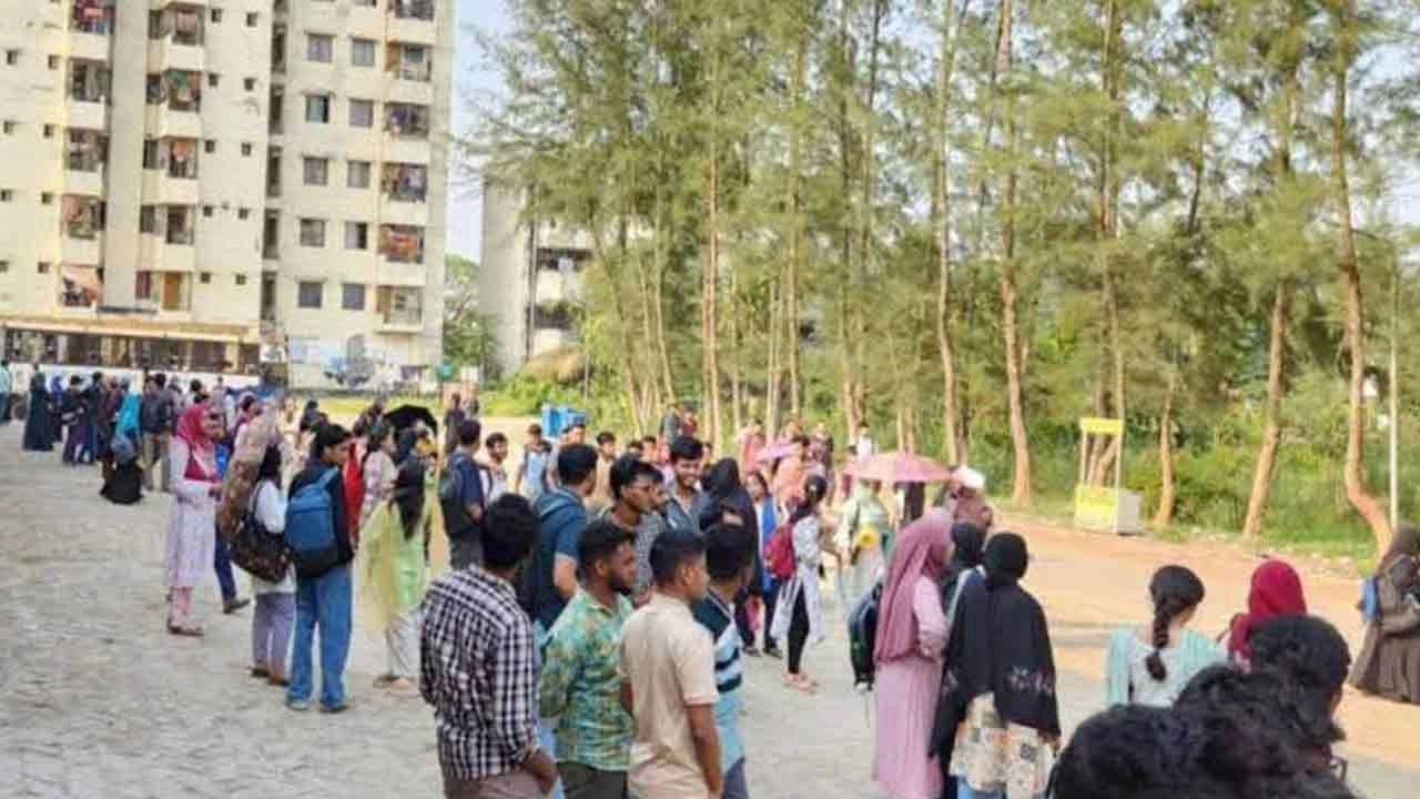 জ্বালানি সংকটে নোবিপ্রবির বাস ট্রিপ হ্রাস