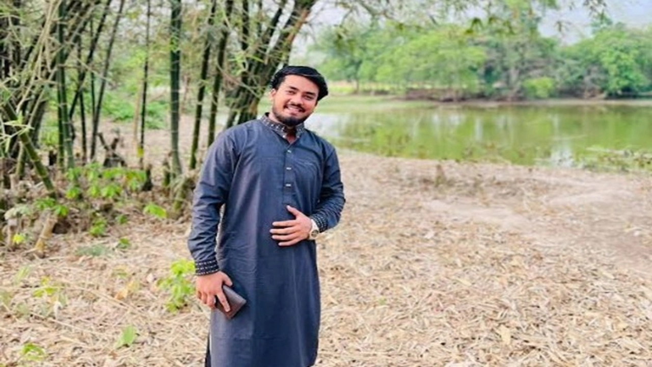 সড়ক দুর্ঘটনায় আনিসুর রহমান চৌধুরী (জাবিন চৌধুরী) নামে এক তরুণ নিহত হয়েছেন।