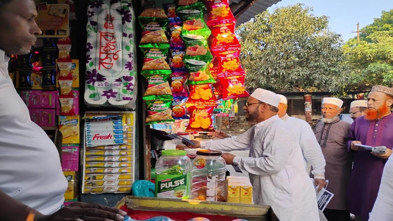 রাজবাড়ীতে বাংলাদেশ জামায়াতে ইসলামীসহ ১১ দলীয় জোটের লিফলেট বিতরণ