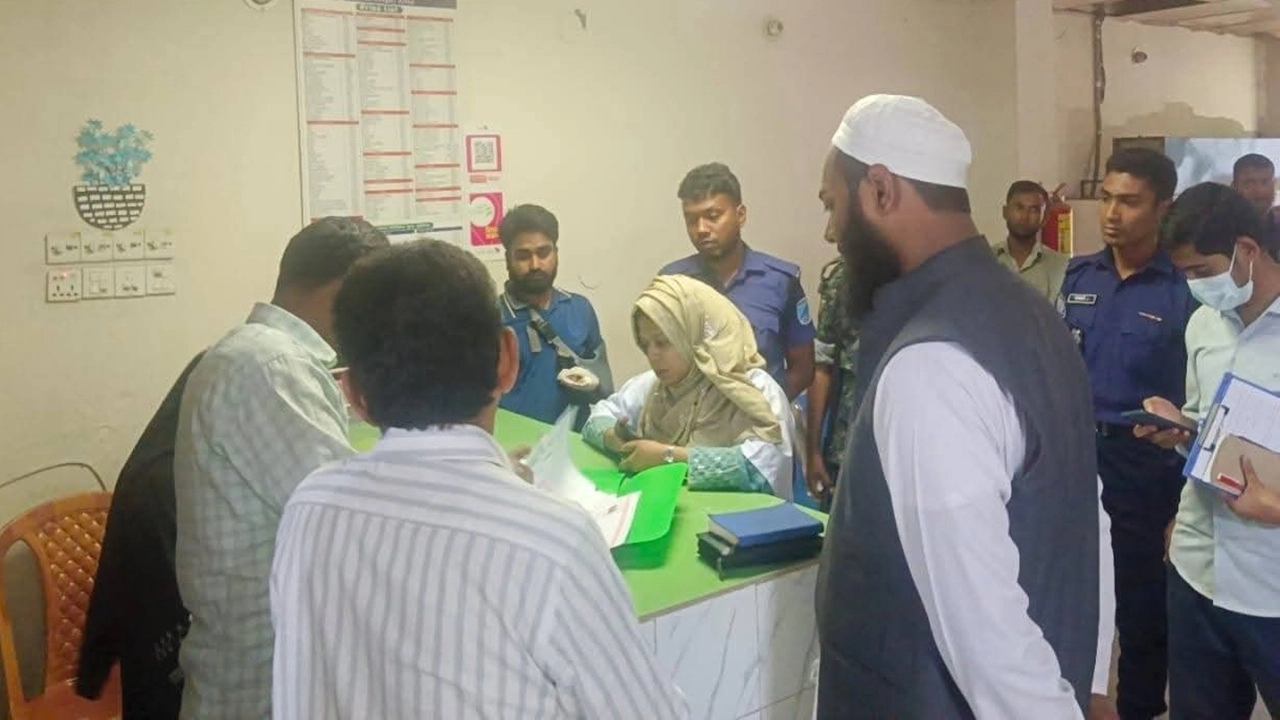 নরসিংদীতে দুই বেসরকারি হাসপাতালকে ৩ লাখ টাকা জরিমানা