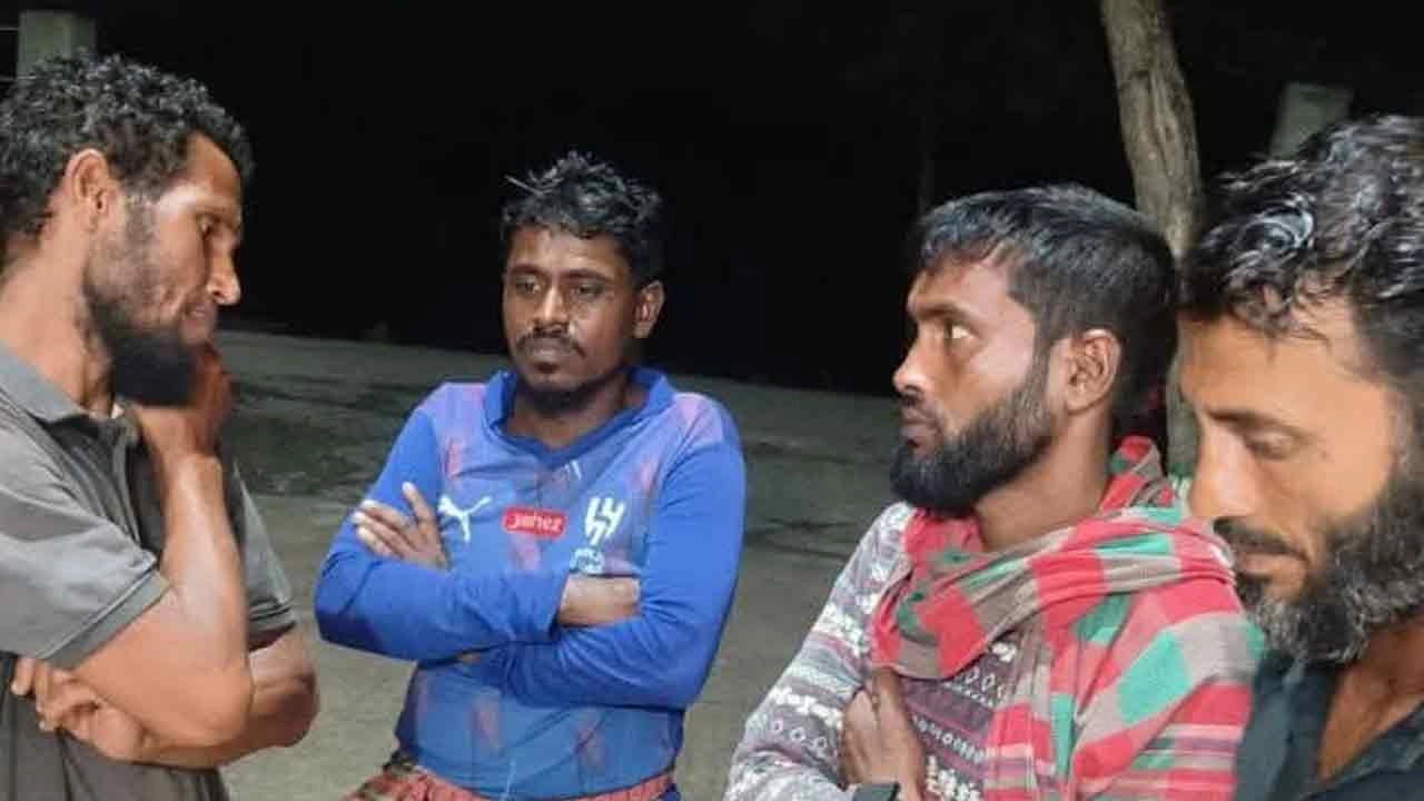 সুন্দরবনে ঝড়ে নৌকাডুবি: এখনো নিখোঁজ ৪