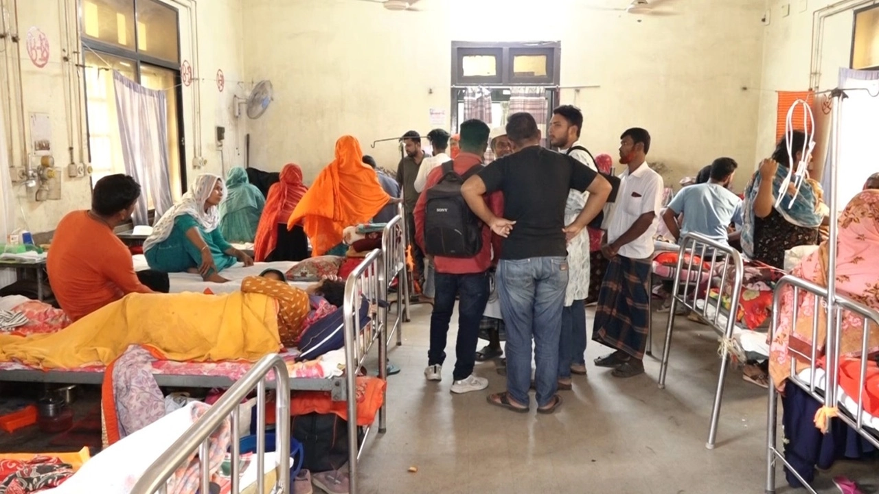 কুষ্টিয়া ২৫০ শয্যা বিশিষ্ট জেনারেল হাসপাতালে স্বজনদের ভিড়