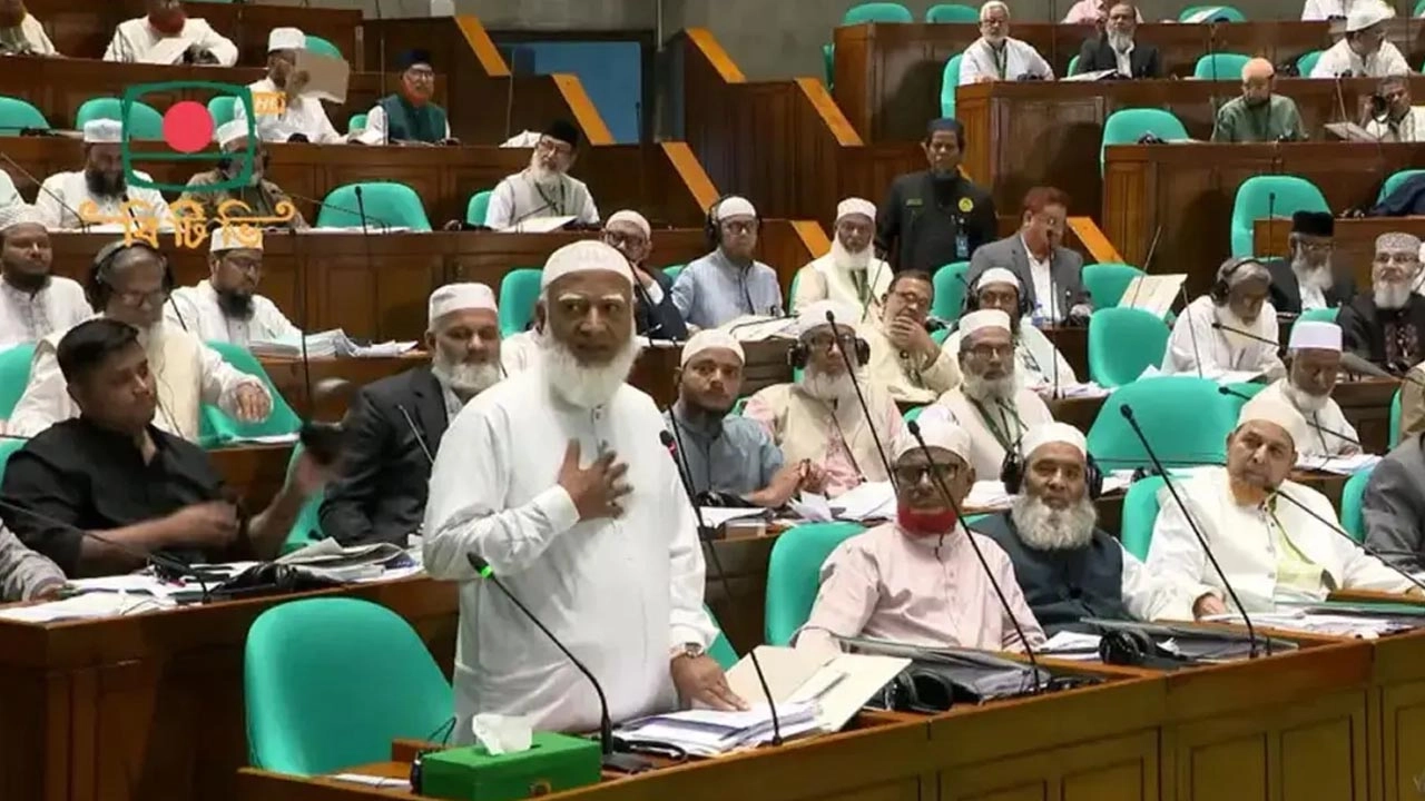 সংসদে বিরোধী দলীয় নেতা ডা. শফিকুর রহমান।