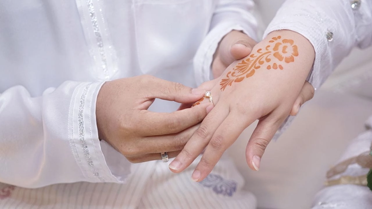 যে ১৪ নারীকে বিয়ে করা হারাম