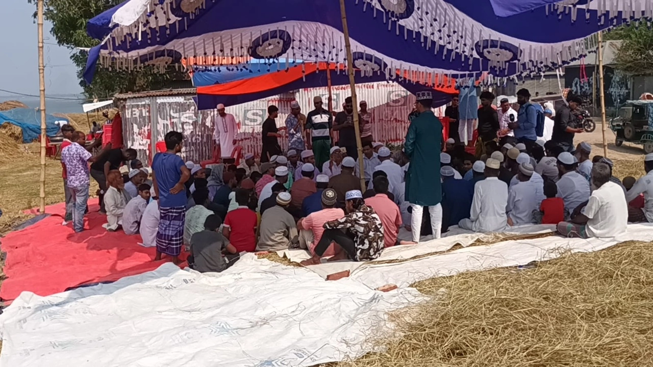 দৌলতদিয়া ফেরিঘাটে বাসডুবি, নিহতদের স্মরণে দোয়া মাহফিল