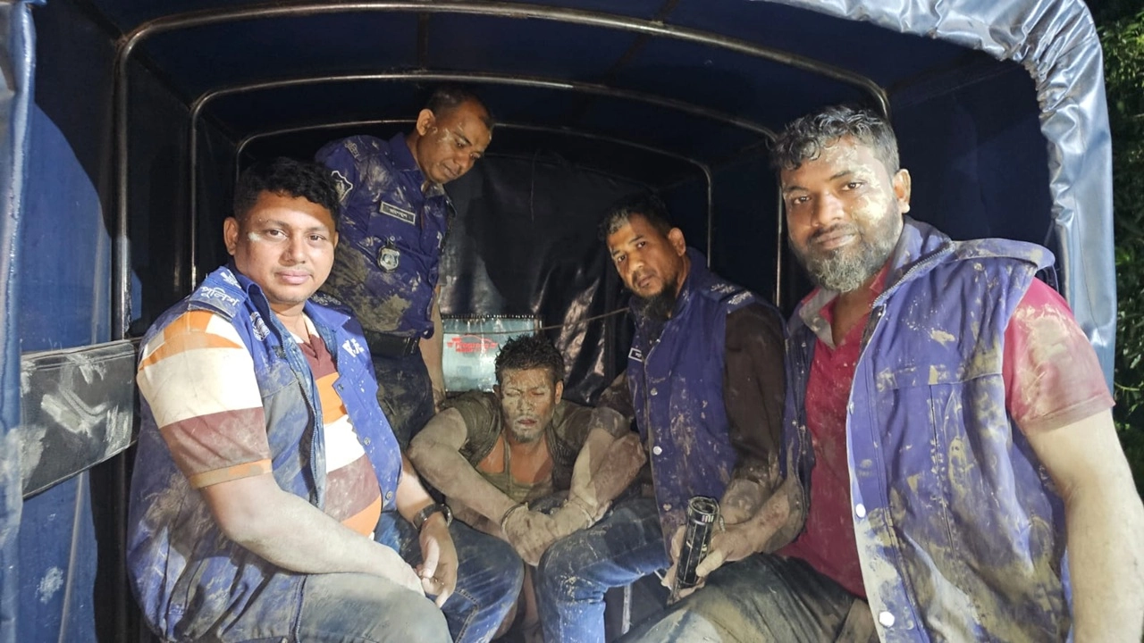 পুলিশের হাতে গ্রেপ্তার ডাকাতি মামলার এক ওয়ারেন্টভুক্ত আসামি মোরশেদ