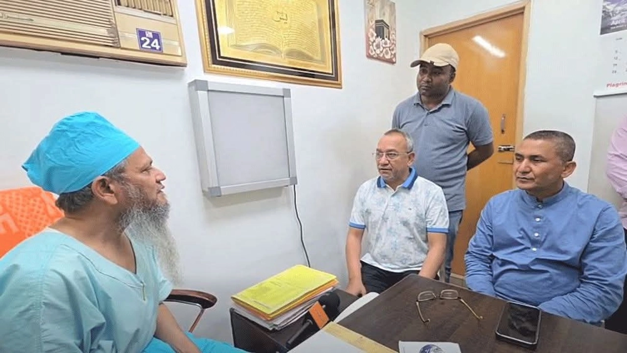 মধ্যরাতে ডা. কামরুলের পাশে যুবদলের সভাপতি-সাধারণ সম্পাদক