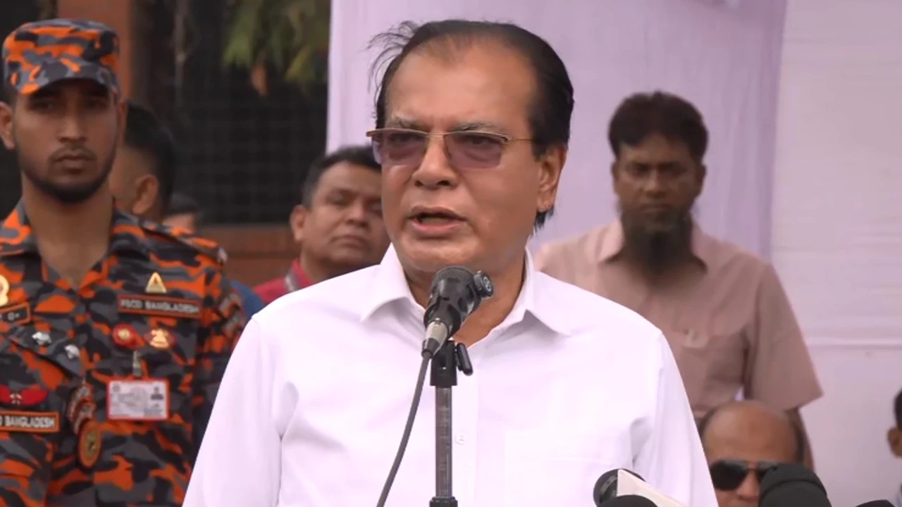 দুর্যোগ ব্যবস্থাপনা ও ত্রাণমন্ত্রী আসাদুল হাবিব দুলু