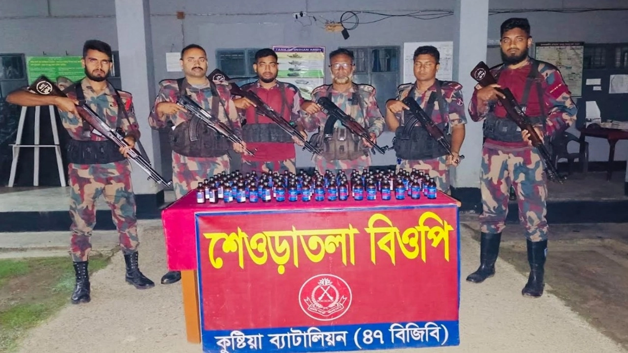 কুষ্টিয়া সীমান্তে বিজিবির অভিযানে বিপুল পরিমান ভারতীয় মাদক উদ্ধার