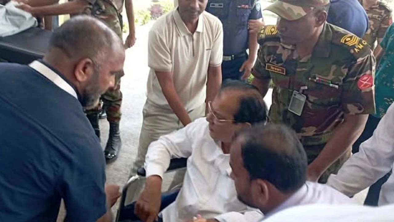 এভারকেয়ার হাসপাতালে দুর্যোগ ব্যবস্থাপনা ও ত্রাণমন্ত্রী আসাদুল হাবিব দুলু