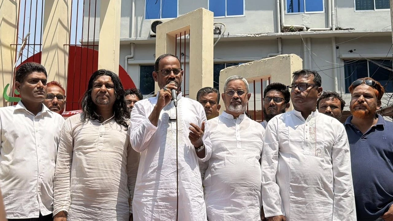 বক্তব্য দিচ্ছেন মৎস্য ও প্রাণী সম্পদ প্রতিমন্ত্রী সুলতান সালাউদ্দিন টুকু।