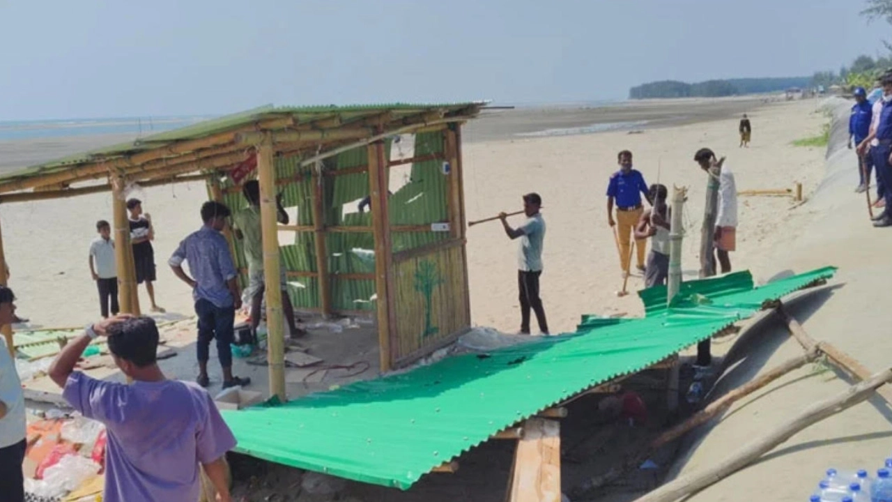 লাল কাঁকড়ার বিচরণভূমি দখল করে মারমেইডের স্থাপনা, গুঁড়িয়ে দিল প্রশাসন